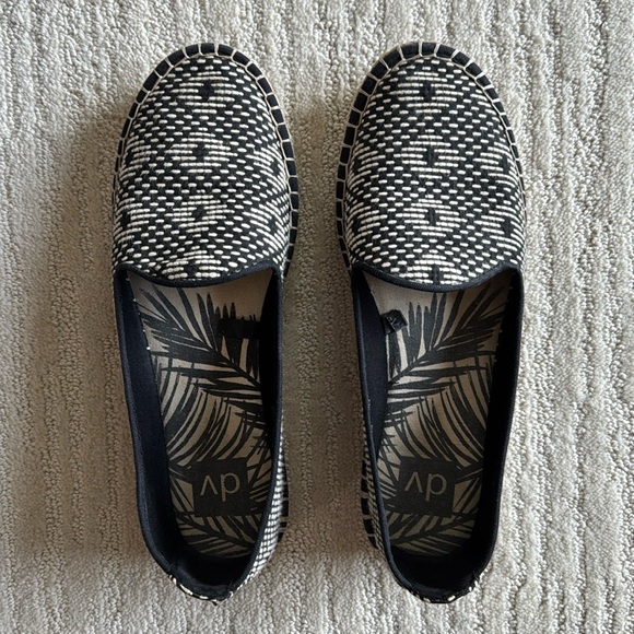 DV by Dolce Vita Woven Espadrilles - Picture 1 of 11